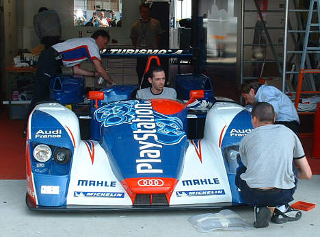 Det franske teams Audi R8 racer. (Foto: Claude Foubert - <A HREF=http://www.infoscourse.org TARGET=_>infoscourse.org</A>)